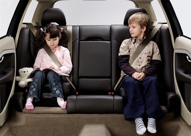 kids in back seat (select to view enlarged photo)