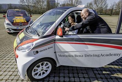 mercedes b class driving school car (select to view enlarged photo)