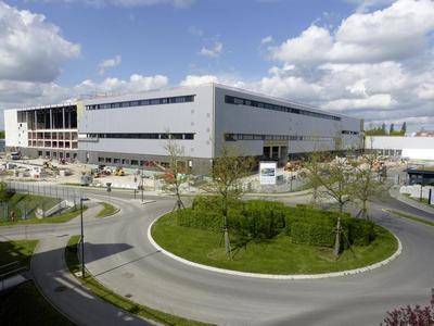 mercedes crash test facility (select to view enlarged photo)