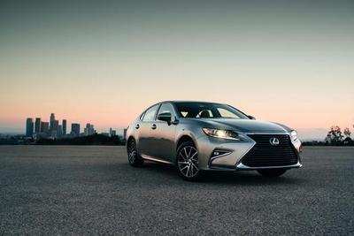 lexus es (select to view enlarged photo)